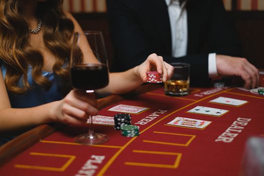 Martingale Strategy Explained: Roulette & Blackjack Insights